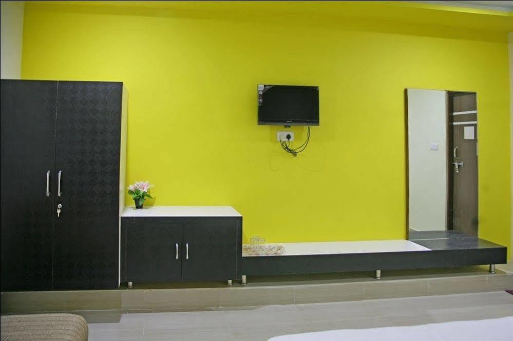 Oyo 2061 Hotel New Holiday Inn Adźmer Zewnętrze zdjęcie